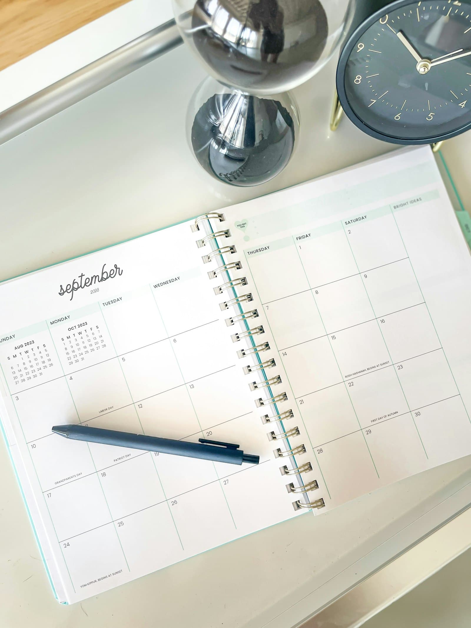 Calendar and clock representing the Texas probate timeline and court process