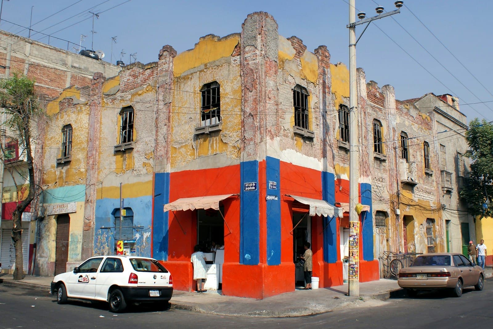 Colorful colonial street corner in Mexico City — US-Mexico cross-border estate planning context